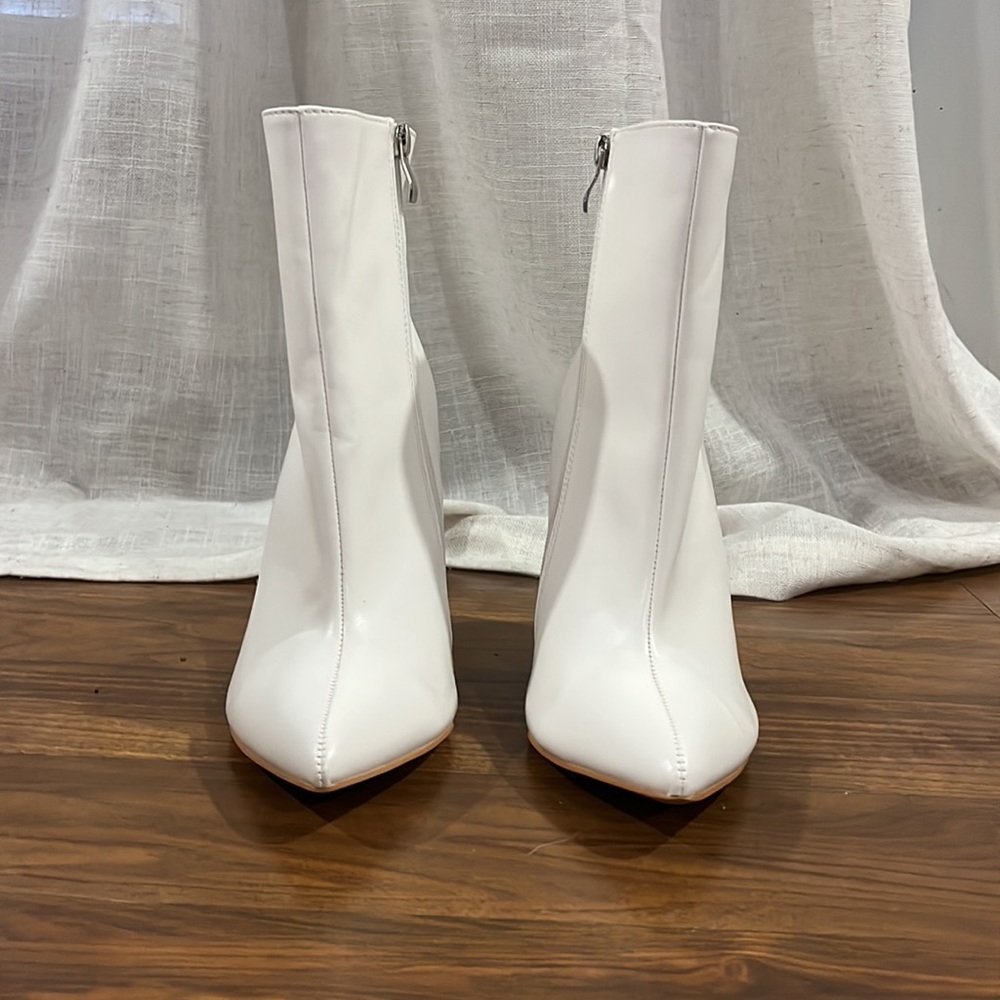 BOOHOO Size 8.5 White High Healed Boots Dressy Business Casual Office Attire